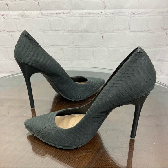 BCBG MAX AZRIA snake skin embossed leather pointy toe stiletto pumps 9.5 New - Picture 13 of 16